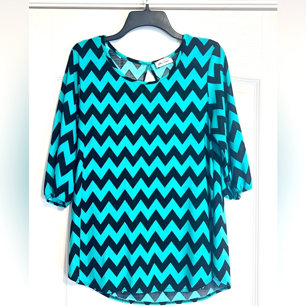 Star Vixen Chevron Teal & Black 3/4 Sleeve Top